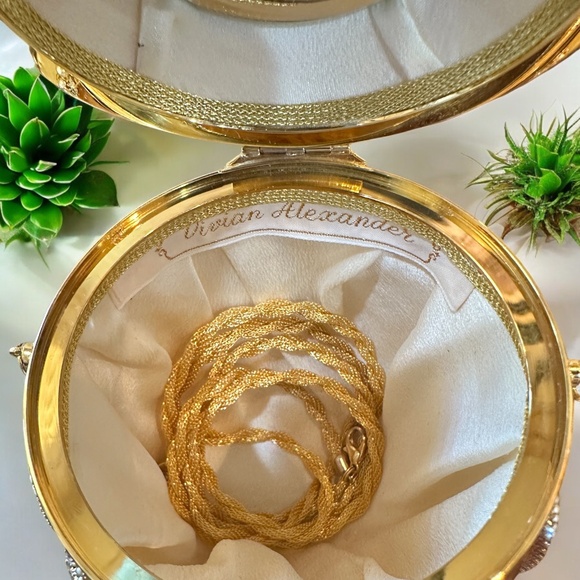 🐥 SOLD!!! 🐥 Vivian Alexander Dynasty Vintage Egg Clutch/Bag  *FIRM* - Picture 5 of 6
